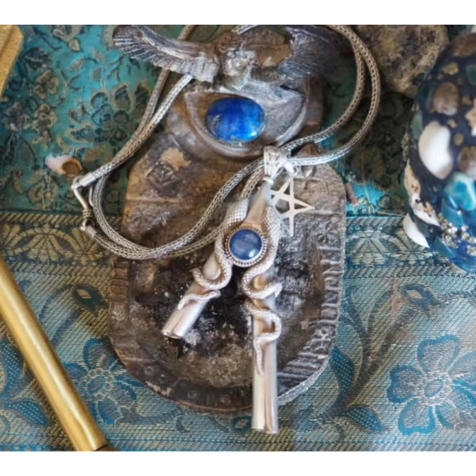 Silver Kuripe Double Cobra with chain and Kyanite