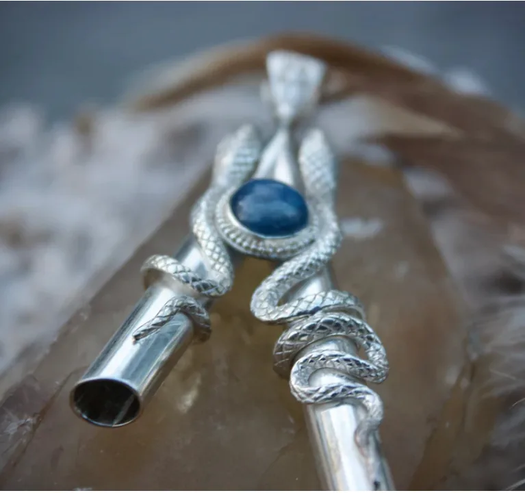 Silver Kuripe Double Cobra with chain and Kyanite