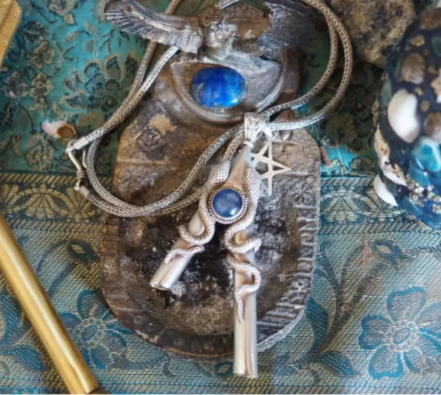 Silver Kuripe Double Cobra with chain and Kyanite (2)